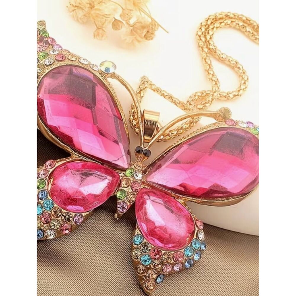 💕 NEW Stunning Betsey Johnson Gold Butterfly Necklace with Hot Pink Crystals 💕